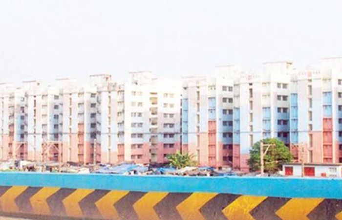 एसआरए योजनेत कुणी अडथळा आणल्यास पोलिसांकडे तक्रार करा, हायकोर्टाने सीईओंना बजावले