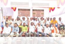 ऊसदरासाठी शेतकरी संघटनांचे बेमुदत धरणे सुरू