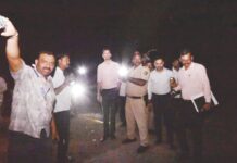 केंद्रीय पथकाचा ‘रात्रीस खेळ चाले’, अंधारात टॉर्चच्या प्रकाशात पाहणी… नुसता दिखावा