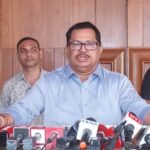 शेतकऱ्यांना फुकट कितीकाळ देणार म्हणणाऱ्या अर्थमंत्र्यांच्या पुत्राला मात्र फुकट जमीन मिळणार का? – वडेट्टीवार