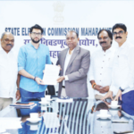 मतदार यादीतील गोंधळ दूर करा! हरकतींसाठी 21 दिवस द्या… अन्यथा निवडणूक रद्द करा! उद्धव ठाकरे आणि राज ठाकरे यांची मागणी