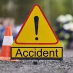 लग्नसमारंभासाठी जात असताना कार नदीत कोसळली, तीन शिक्षकांचा मृत्यू