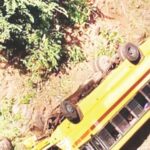 नंदुरबारच्या देवगोई घाटात स्कूल बस शंभर फूट दरीत कोसळली; दोन विद्यार्थी ठार, 38 जखमी