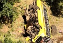 नंदूररबारमध्ये देवगोई घाट परिसरात विद्यार्थ्यांनी भरलेली शाळेची बस दरीत कोसळली, एका विद्यार्थ्याचा मृत्यू