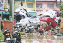 फिलिपिन्समध्ये चक्रीवादळामुळे लाखोंच्या कार कचऱ्यात!