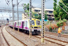 हार्बर कोलमडली, प्रवाशांचे हाल! तांत्रिक बिघाडामुळे अर्धा तास सेवा विस्कळीत