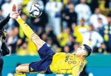 रोनाल्डोची वयाच्या चाळिशीत बायसिकल किक!