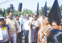 धारावी कोळीवाड्याची जमीन हडपतोय अदानी, सीमा निश्चित केल्याशिवाय सर्वेक्षण करण्यास धारावीकरांचा विरोध