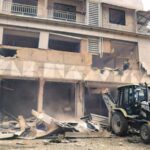 दिव्यातील सात बेकायदा इमारती रिकाम्या केल्या; 275 कुटुंबे, 1600 रहिवासी रस्त्यावर; भूमाफिया मोकाट