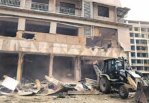 दिव्यातील सात बेकायदा इमारती रिकाम्या केल्या; 275 कुटुंबे, 1600 रहिवासी रस्त्यावर; भूमाफिया मोकाट