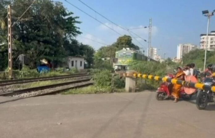 dombivali railway crossing