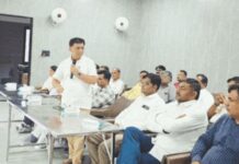 आईच्या इच्छेसाठी एकट्याने संपूर्ण गावाचे कर्ज फेडले