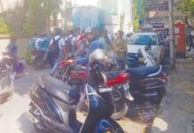 बोरिवलीमध्ये बेकायदा पार्किंग, मोठ्या ट्रॉलीमुळे वाहतूककोंडी पालिकेकडे पाठपुरावा करूनही दुर्लक्ष