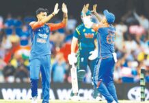 गोल्ड कोस्टवर फिरकी झिंदाबाद, अक्षर आणि वॉशिंग्टनच्या फिरकीपुढे ऑस्ट्रेलिया उद्ध्वस्त