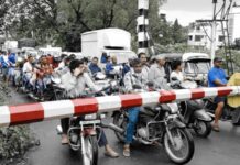 ‘मरे’च्या लोकलचा ‘लेटमार्क’ संपणार! कल्याण-कर्जतदरम्यान १० रेल्वे फाटक कायमस्वरूपी बंद होणार