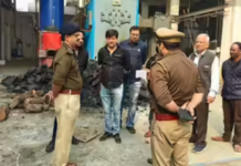 थंडीपासून बचाव करण्यासाठी कोळसा जाळला, चार कामगारांचा गुदमरून मृत्यू