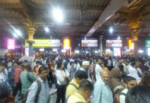 Photo – मध्य रेल्वेची वाहतूक पूर्णपणे ठप्प, कर्मचाऱ्यांचे कामबंद आंदोलन