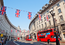 कंपनीला नफा होताच 1000 कर्मचाऱ्यांना फ्री लंडन ट्रीप