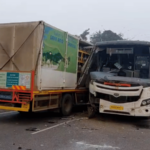 मुंबई गोवा महामार्गावर शिवशाही आणि ट्रकचा भीषण अपघात, सात प्रवासी जखमी