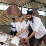 शिवरायांच्या स्मारकाजवळची जागा हडपण्याचा डाव शिवसैनिकांनी उधळला, बेकायदा बांधकाम तोडून टाकले