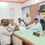 शिवसेनेकडून नगराध्यक्षपदासाठी राजू देवळेकर यांच्यासह नगरसेवक पदासाठी 12 जणांचे अर्ज दाखल