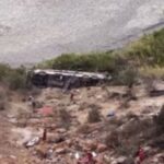 ट्रकला धडकल्यानंतर बस खोल दरीत कोसळली, 37 प्रवाशांचा मृत्यू; 13 जण जखमी