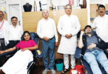 शिवसेनाप्रमुखांच्या स्मृतिदिनी ‘सामना’तील कर्मचाऱ्यांचे रक्तदान