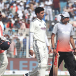 IND vs SA Kolkata Test – कर्णधार शुभमन गिलला स्ट्रेचरवरून रुग्णालयात नेलं, अतिदक्षता विभागात उपचार सुरू
