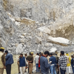 उत्तर प्रदेशमध्ये मोठी दुर्घटना; दगडाच्या खाणीत दरड कोसळून एका मजुराचा मृत्यू, ढिगाऱ्याखाली 15 जण अडकल्याची भीती