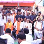 Photo – मराठवाडा दौऱ्याचा चौथा दिवस, उद्धव ठाकरे यांनी शेतकऱ्यांशी साधला संवाद