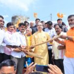 Photo – उद्धव ठाकरे यांचा शेतकऱ्यांशी संवाद, मराठवाडा दौऱ्याचा आजचा दुसरा दिवस