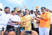 Photo – उद्धव ठाकरेंनी शेतकऱ्यांशी साधला संवाद, मराठवाडा दौऱ्याचा आजचा दुसरा दिवस