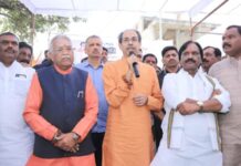 Photo – उद्धव ठाकरे यांचा पैठणमधील नांदरच्या शेतकऱ्यांशी संवाद