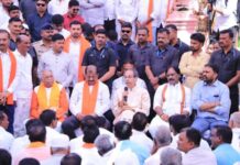 भाजपप्रणित महायुतीला आणि त्यांच्या कुबड्यांना व्होटबंदी करा, तरच हे सरकार वठणीवर येईल; शेतकऱ्यांना आवाहन करत उद्धव ठाकरे यांचा घणाघात