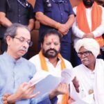 शेतकरी संवाद – अब की बार…जाईल सरकार, उद्धव ठाकरे कडाडले, महायुती सरकार चोर, मतचोरी करून सत्ता लाटणाऱ्यांना घेराव घाला; शेतकऱ्यांना केले आवाहन