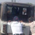 विरारमध्ये मोठी दुर्घटना टळली ड्युटीवरील पोलीस देवदूत म्हणून धावले, पेटत्या स्कूल व्हॅनमधून विद्यार्थ्यांची सुटका