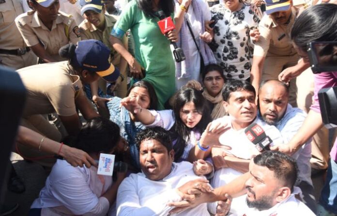 yuvak congress protest