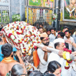 स्वामींच्या पालखी मिरवणुकीने दत्तजयंती उत्सवाची सांगता, महेश इंगळे-अमोलराजे भोसले यांच्या हस्ते पालखी मिरवणुकीचा शुभारंभ