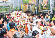 स्वामींच्या पालखी मिरवणुकीने दत्तजयंती उत्सवाची सांगता, महेश इंगळे-अमोलराजे भोसले यांच्या हस्ते पालखी मिरवणुकीचा शुभारंभ