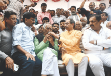 बाबांचं उपोषण अन् उद्धव ठाकरे यांची विनंती Dr. Baba Adhav Ends Anti-EVM Protest After Uddhav Thackeray's Request