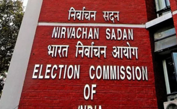 दोन निवडणूक आयुक्तांची आयोगाच्या अधिकाऱ्याविरोधात तक्रार; कॅबिनेट सचिवालयाची कोणतीही कारवाई नाही,RTI मधून मिळाली माहिती