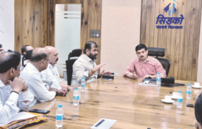 Maharashtra Govt Assures Housing for Mill Workers via Redevelopment Projects