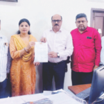 मुंबई विद्यापीठाकडून मातृभाषेची गळचेपी, मराठी विधी अभ्यासक्रमाच्या परीक्षेत इंग्रजीमध्ये प्रश्न! Mumbai University Marathi Law Exam Row Students Forced to Answer English Questions