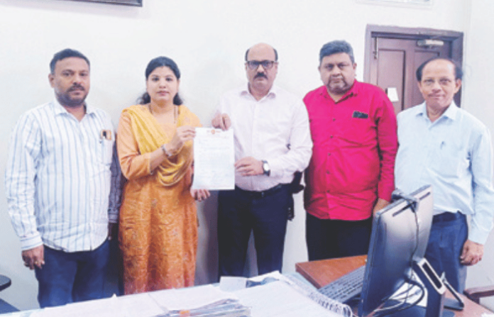 Mumbai University Marathi Law Exam Row Students Forced to Answer English Questions