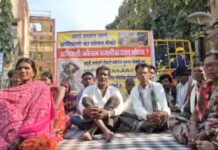 चंद्रपूरातील माणिकगड सिमेंट कंपनीच्या चुनखडी खाण प्रकल्पाचे आदिवासी शेतकऱ्यांनी काम बंद पाडले