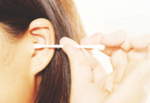 कानात मळ झाला आहे, हे करून पहा Simple Tips to Soften Earwax Naturally What to Do and What to Avoid