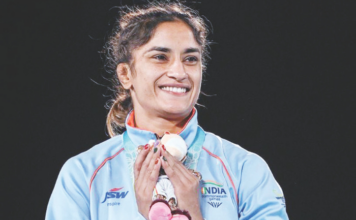 हिंदुस्थानची वाघीण पुन्हा आखाडय़ात, अधुरे ऑलिम्पिक स्वप्न पूर्ण करण्यासाठी विनेश फोगाटचे निवृत्तीवर पूर्णविराम