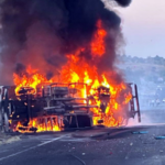 डिझेल वाहतूक करणार्या टँकरचा विचित्र अपघात, मांजरसुंब्याच्या घाटात भयंकर अग्नितांडव