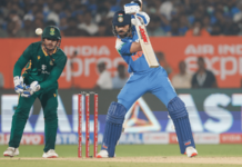 विराट कोहलीने दक्षिण आफ्रिकेविरुद्ध धडाकेबाज फटकेबाजी केली; मास्टर ब्लास्टरचा विक्रम मोडला