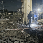 आटगाव स्थानकात पुलाचा सांगाडा कोसळला, महाकाय लोखंडी खांबाखाली दोघे चिरडले एका कामगाराचा मृत्यू